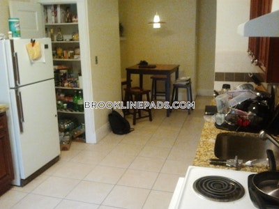 Brookline 2 Beds 1 Bath  Boston University - $4,300