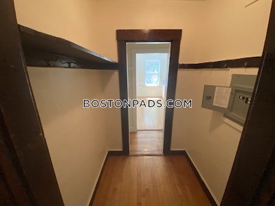 Cambridge 2 Bed, 1 Bath Unit  Harvard Square - $3,350