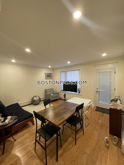 Brookline Spacious 2 Bed 1 bath available NOW on Alton Pl in Brookline!  Coolidge Corner - $3,495 No Fee